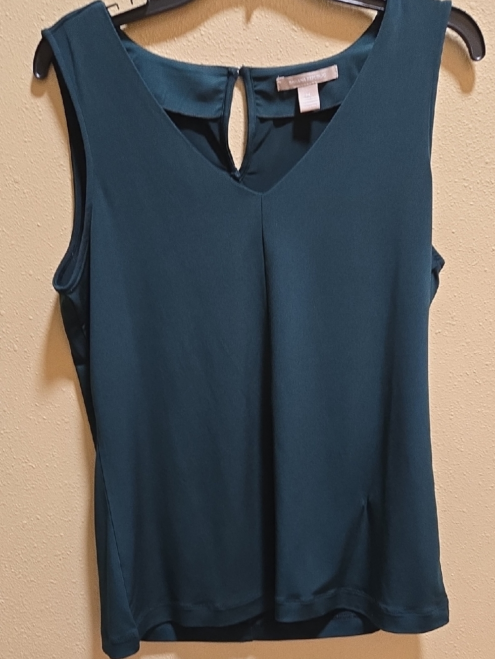 Banana Republic Emerald Green Sleeveless V-Neck Blouse